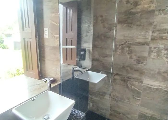 Rhouse Hotel